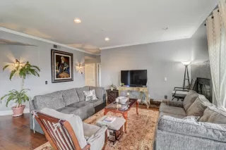 Photo #5: 240006050 Listing