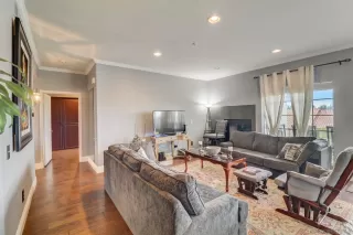 Photo #6: 240006050 Listing