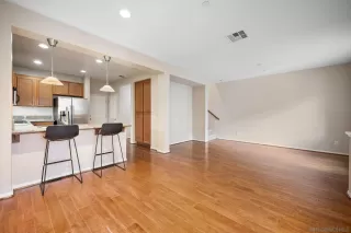 Photo #4: 240006105 Listing