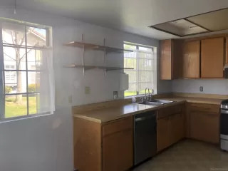 Photo #5: 240006180 Listing