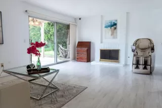 Photo #3: 240006196 Listing