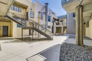 Photo #2: 240006322 Listing