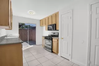 Photo #3: 240006389 Listing