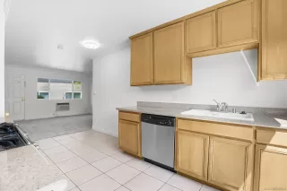 Photo #5: 240006389 Listing