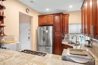 Photo #6: 240006403 Listing