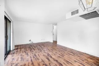 Photo #3: 240006520 Listing