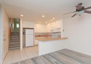 Photo #5: 240006559 Listing