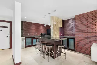 Photo #2: 240006574 Listing