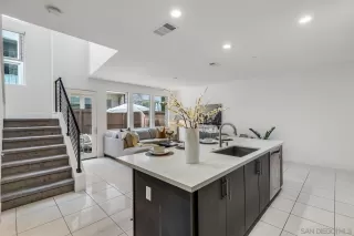 Photo #5: 240006587 Listing