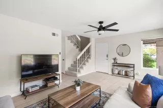 Photo #6: 240007070 Listing