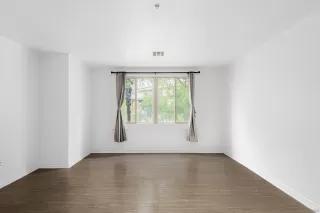 Photo #4: 240007125 Listing