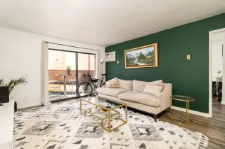 Photo #3: 240007180 Listing