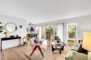 Photo #2: 240007318 Listing