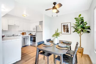 Photo #5: 240007318 Listing