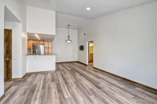 Photo #5: 240007333 Listing