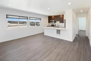 Photo #6: 240007420 Listing