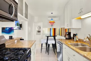 Photo #5: 240007439 Listing