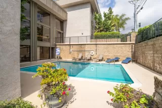 Photo #5: 240007473 Listing