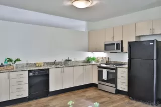 Photo #4: 240007566 Listing 