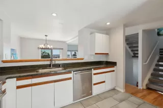 Photo #5: 240007633 Listing