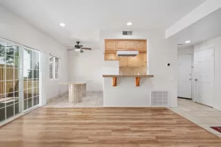 Photo #6: 240007637 Listing