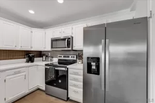 Photo #3: 240007652 Listing