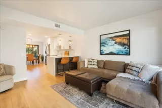 Photo #4: 240007703 Listing