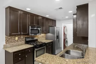 Photo #2: 240007838 Listing 