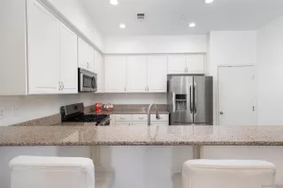 Photo #5: 240007839 Listing