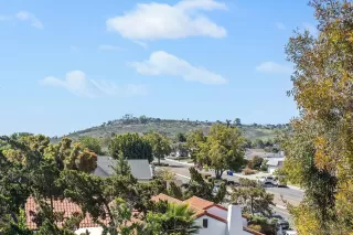 Photo #4: 240007922 Listing