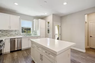 Photo #3: 240007929 Listing 