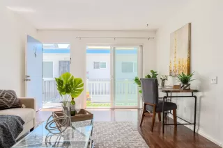 Photo #2: 240008029 Listing