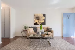 Photo #3: 240008029 Listing