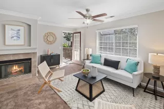 Photo #2: 240008129 Listing 