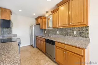 Photo #1: 240008133 Listing