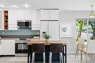 Photo #2: 240008285 Listing