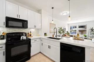 Photo #3: 240008367 Listing 