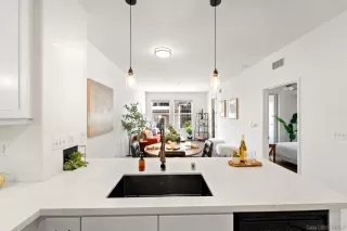 Photo #5: 240008367 Listing 