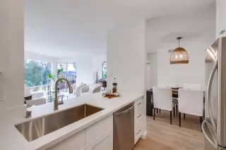 Photo #6: 240008369 Listing