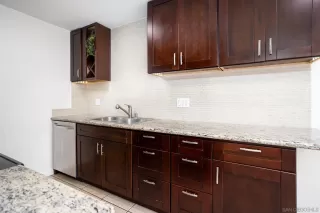 Photo #5: 240008438 Listing