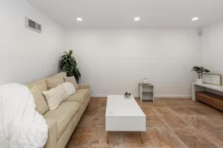 Photo #4: 240008494 Listing