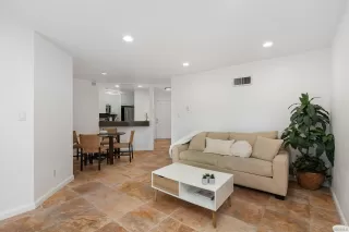 Photo #6: 240008494 Listing