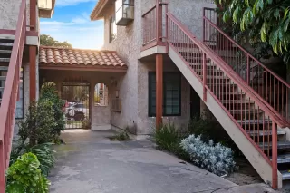 Photo #4: 240008537 Listing