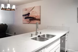 Photo #1: 240008553 Listing 