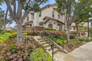 Photo #4: 240008561 Listing