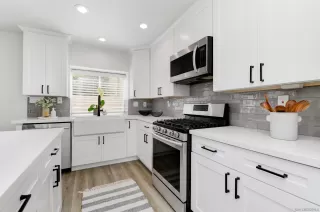 Photo #4: 240008782 Listing