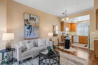 Photo #2: 240008799 Listing