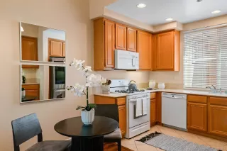 Photo #5: 240008799 Listing