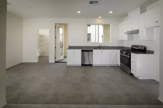 Photo #6: 240008851 Listing