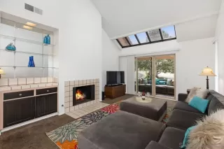 Photo #2: 240008907 Listing